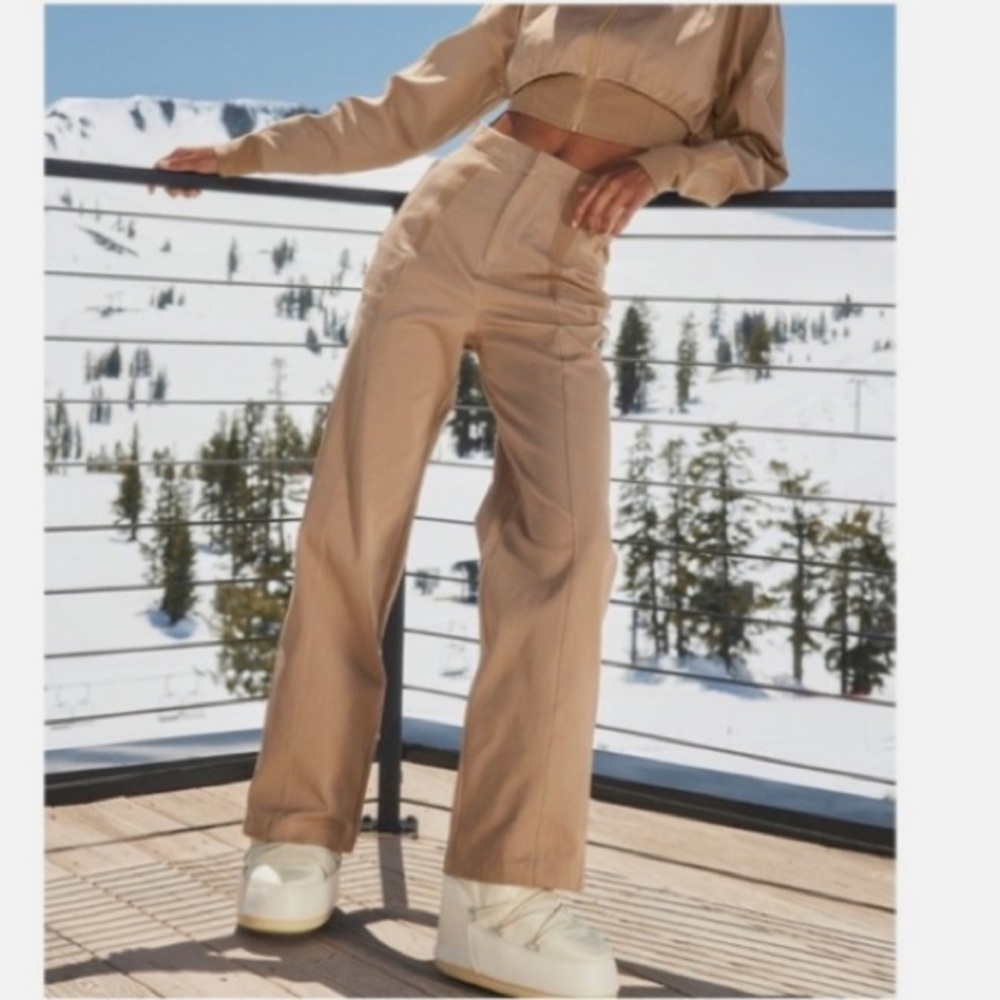 Alo Set never worn in bags still with tags, color Toasted Almond